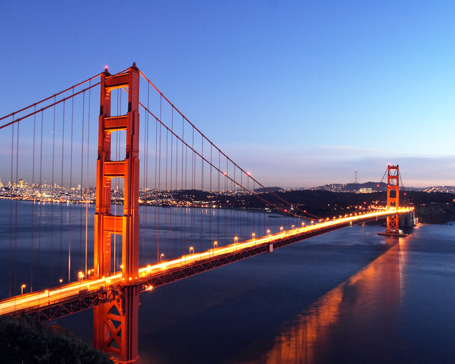 Golden Gate Bridge at dusk