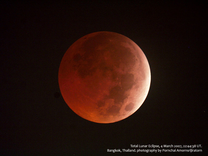 Total Lunar Eclipse, 4 March 2004