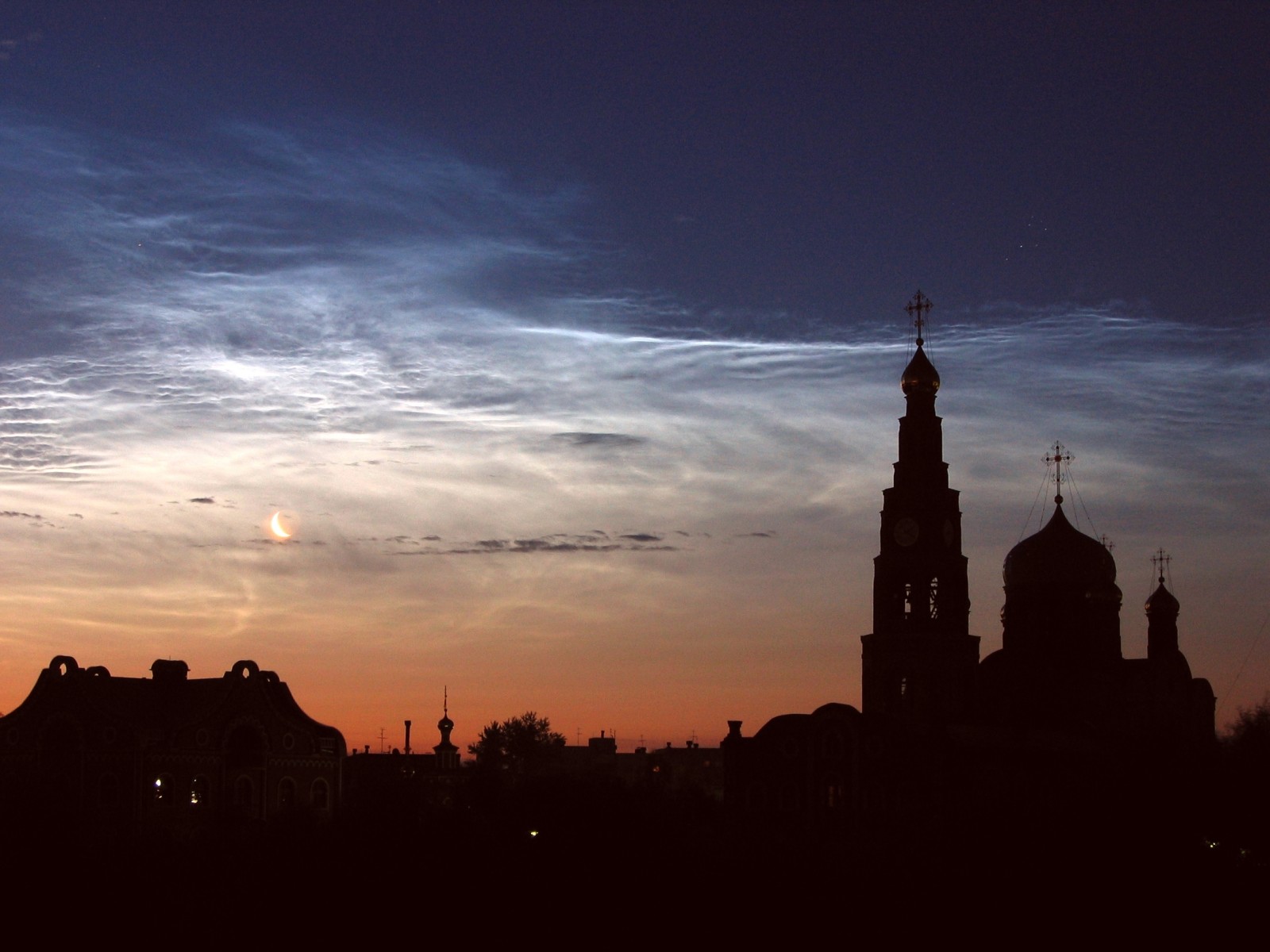 Bright nocelucent clouds, Pleiades, crescent Moon