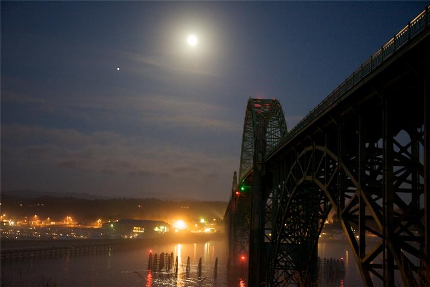 Conjunction over the bay