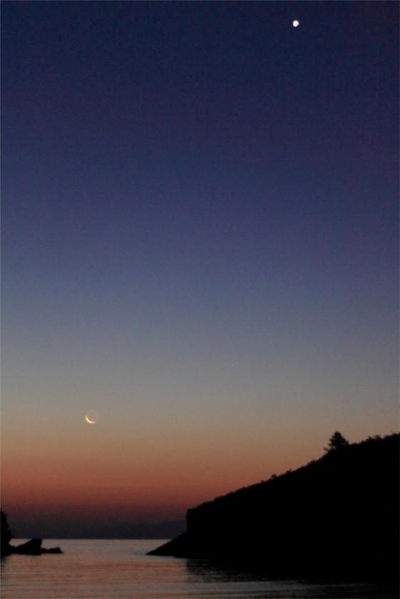 Thin Moon and thick Venus