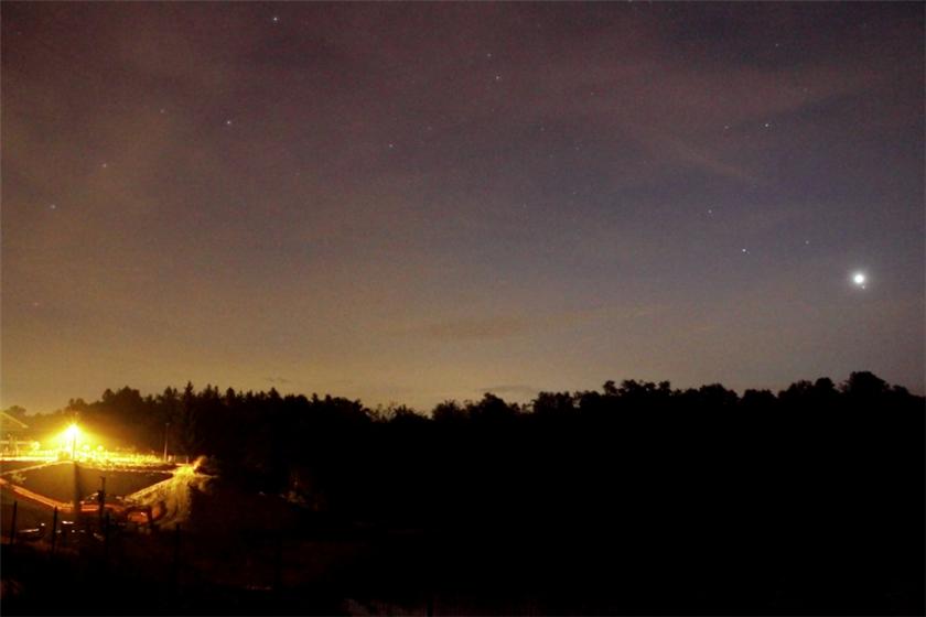 Venus and Regolo in the night shift