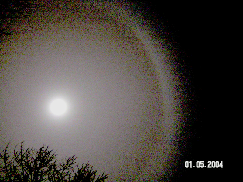 22 degree Moon Halo