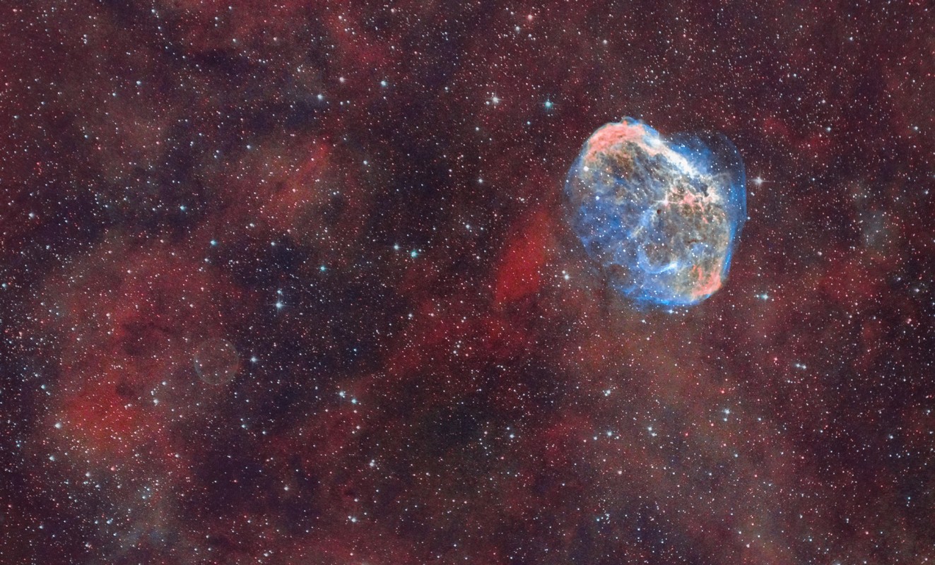 Crescent (NGC 6888) and Soap bubble nebula