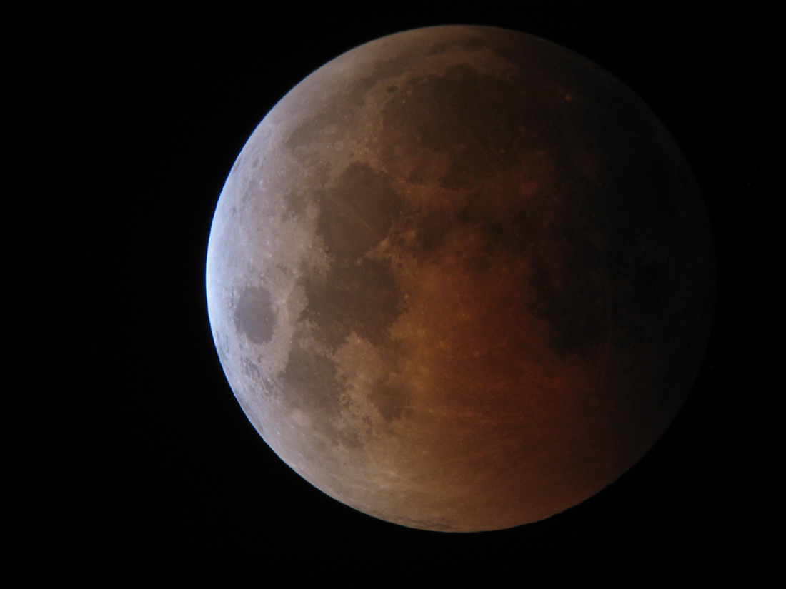 10-27-04 Total lunar eclipse