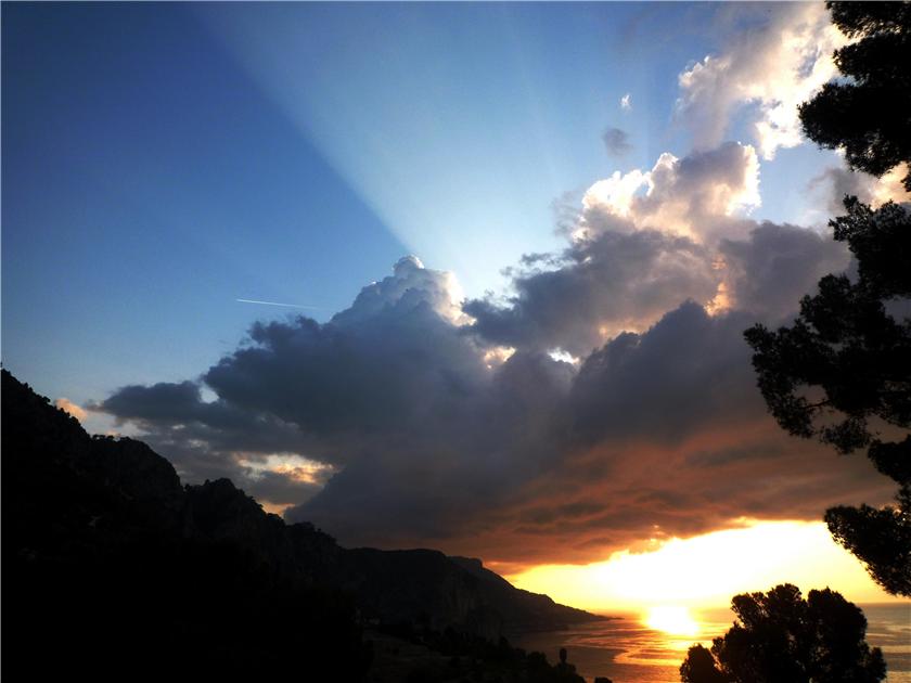 Crepuscolar rays over Cote dAzur