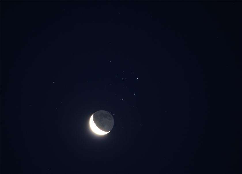 Moon meets the Seven Sisters