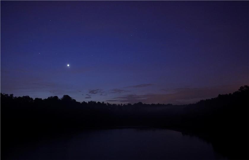 Venus and Regulus over the Spica lake