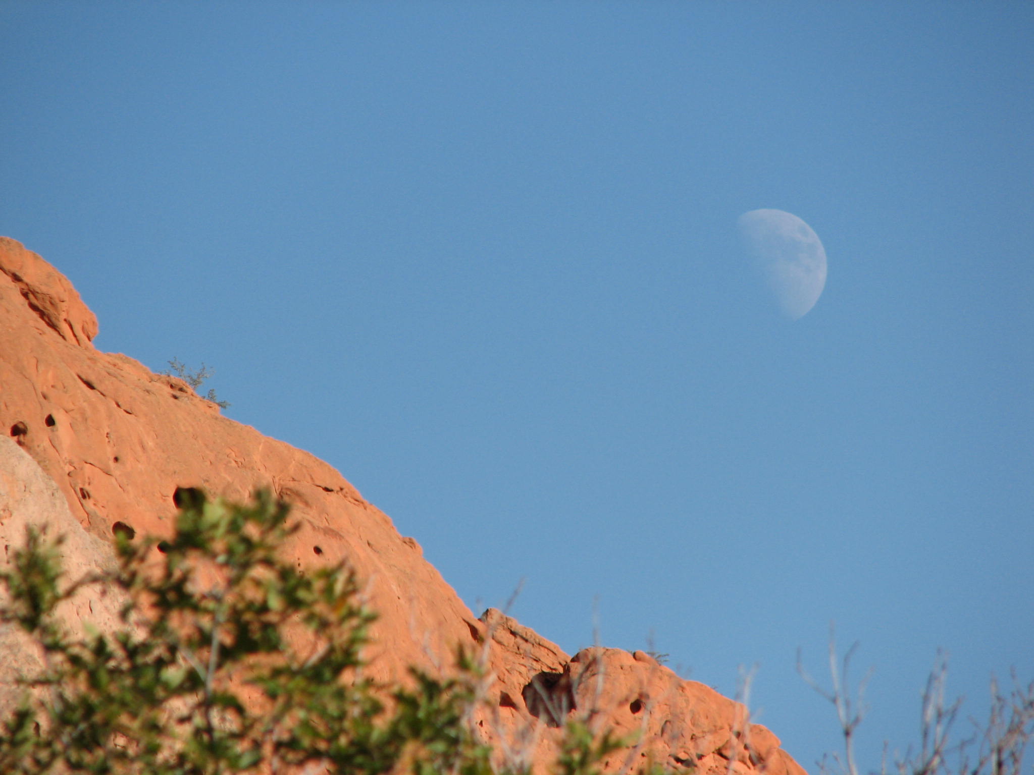 Moon @ Garden of the Gods
